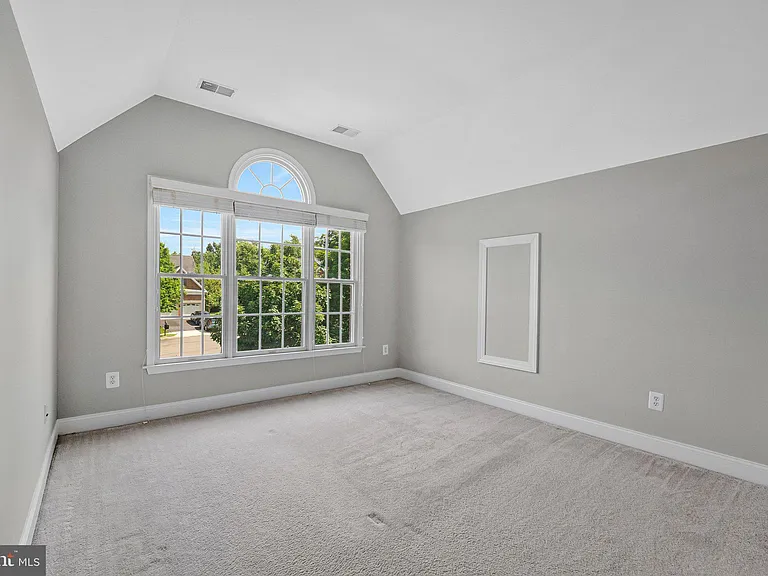 5834 Seven Pines Ct — Photo 37