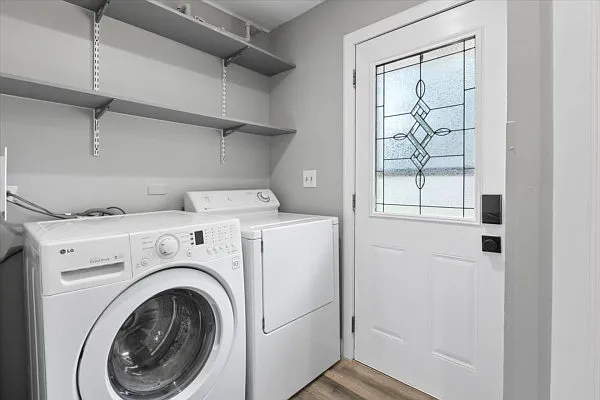 3 bed, 975 sqft, $7,900 — Photo 2
