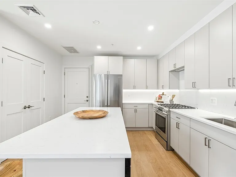 256 Dorchester St #504 — Photo 5