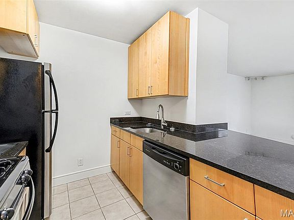 5th image of 210 N 17th St Unit 204