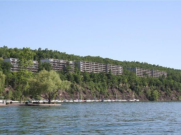 2nd image of 15 Cliffside Dr
