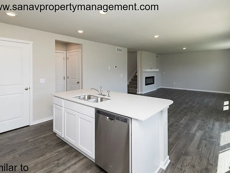 515 Elizabeth Ln NW — Photo 4