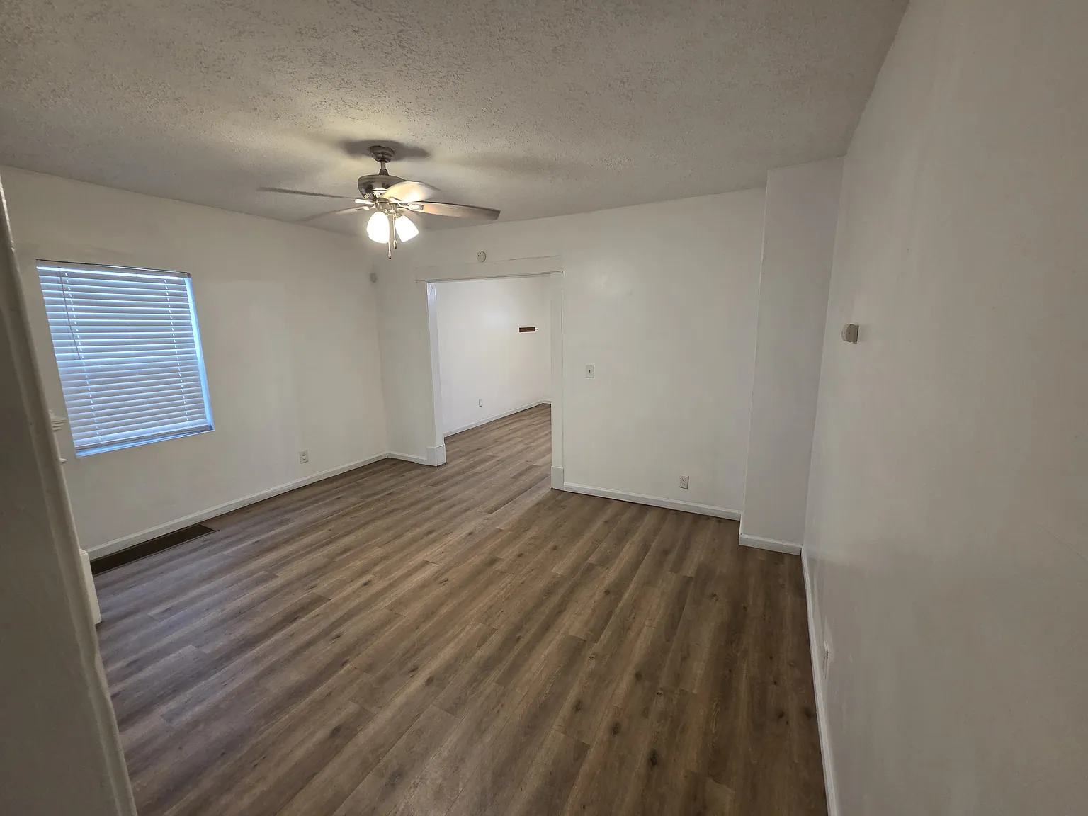3 bed, 1.5 bath, 1378 sqft, $1,100 — Photo 2