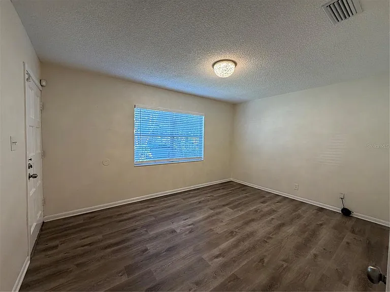 1740 W Walnut St — Photo 3