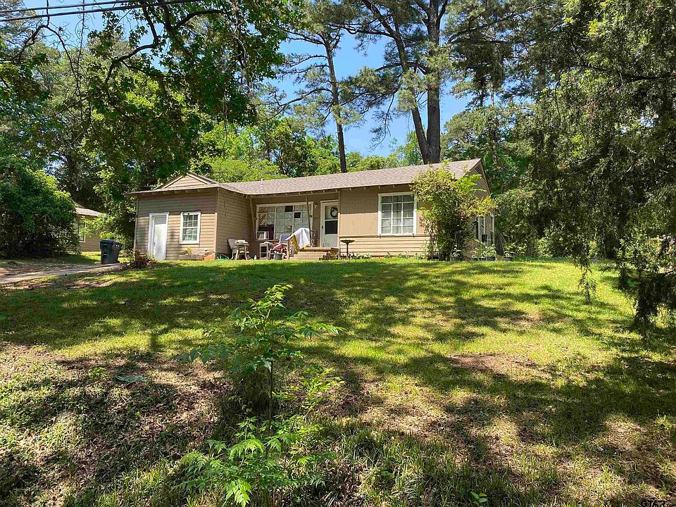 2nd image of 2711 Brookhollow Dr