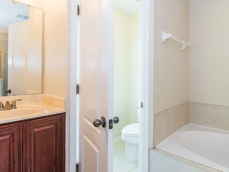 4143 Sherman Hills Pkwy W — Photo 9
