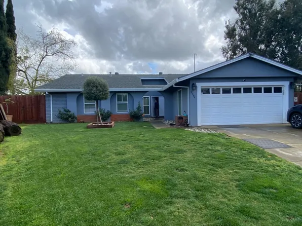 8984 Salmon Falls Dr, Sacramento, CA 95826