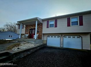 102 Old Bridge Dr, Howell, NJ 07731