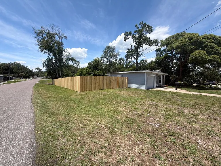1712 Dibble Cir W — Photo 23