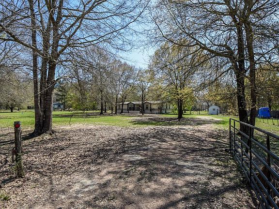 3rd image of 24340 Walnut Hill Dr