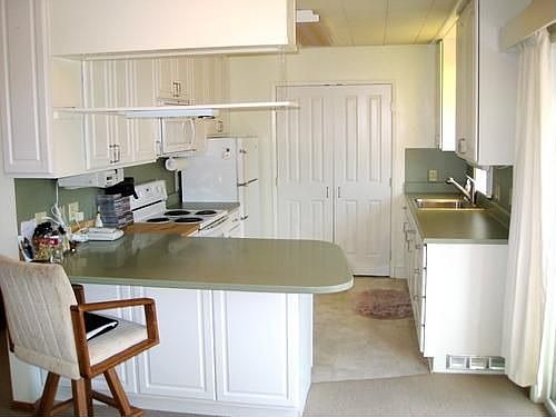 Upper unit kitchen