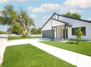 101 S Getzendaner St, Waxahachie, TX 75165