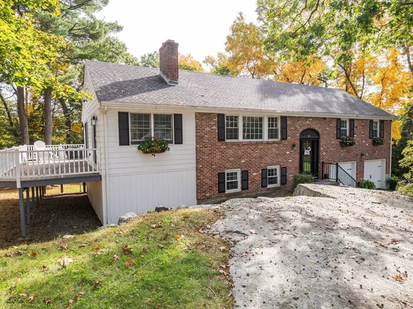 29 Doncaster Cir, Lynnfield, MA 01940