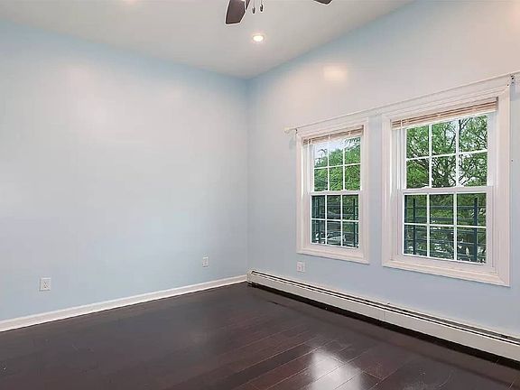 4th image of 11837 152nd St