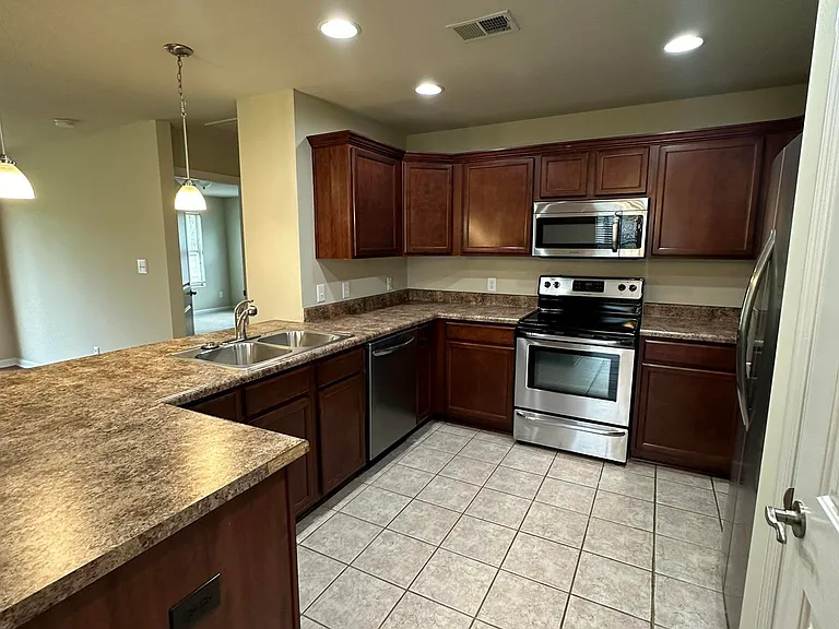 1812 Clayton Cove Dr — Photo 4