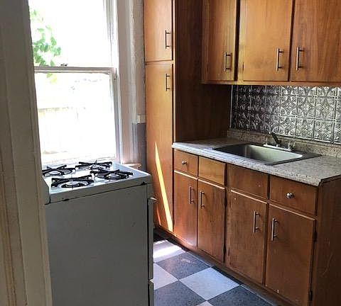 2nd image of 244 Grant St APT 1