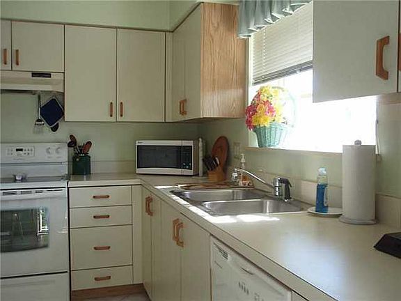 5th image of 2792 SW Westlake Cir