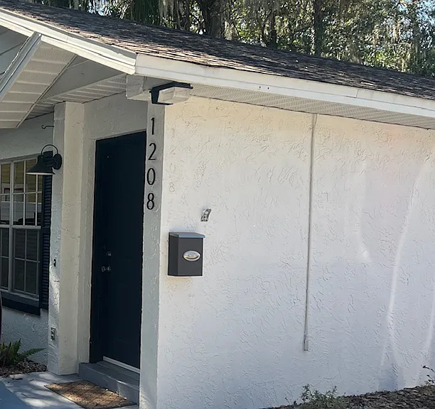 1208 E Gore St — Photo 1
