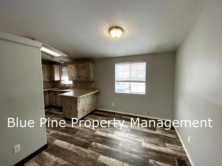 705 Eve Dr — Photo 3