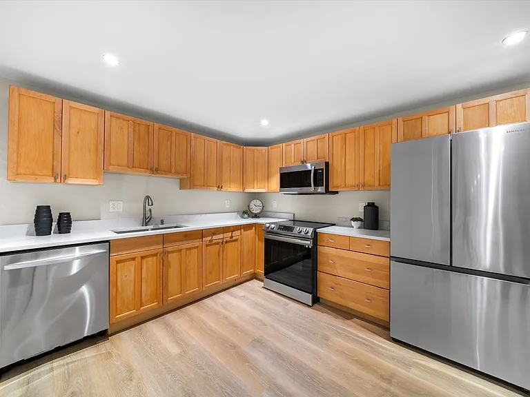250 Bruton Way — Photo 24