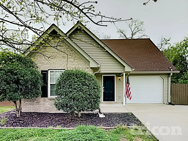 141 Sara Cir — Photo 1