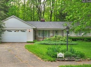 454 Bates Dr, Bay Village, OH 44140