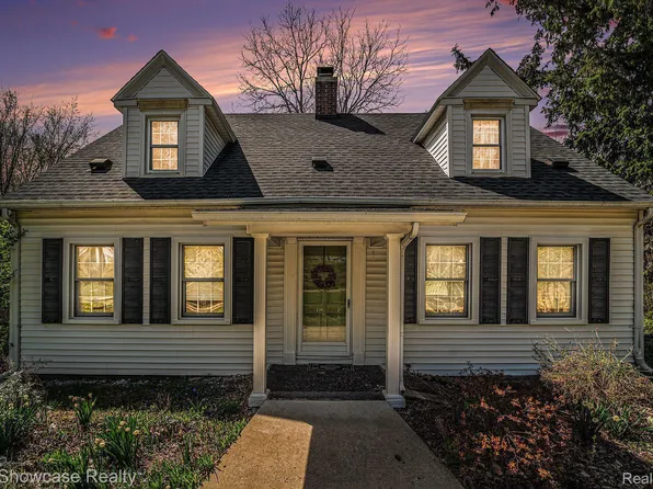 3125 N Adams Rd, Bloomfield Hills, MI 48304