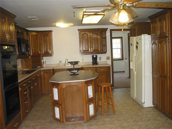 5th image of 3109 Emrich St