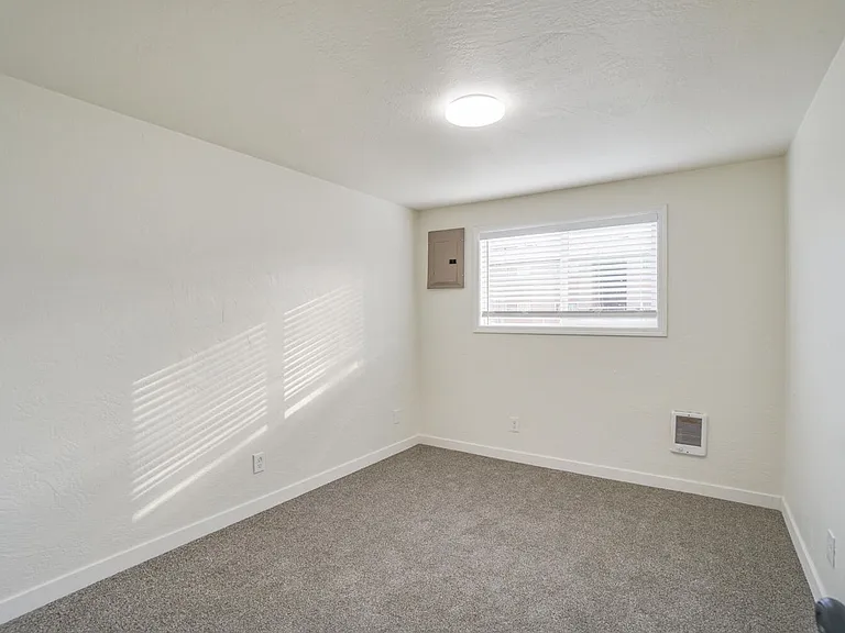 Westwood Apartments ** On-site Laundry Facilities, Off-Street Parking & Private Patio or Balcony — Photo 36