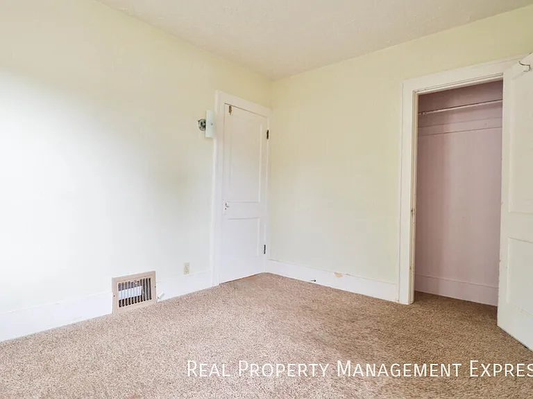 1412 W 17th St — Photo 15