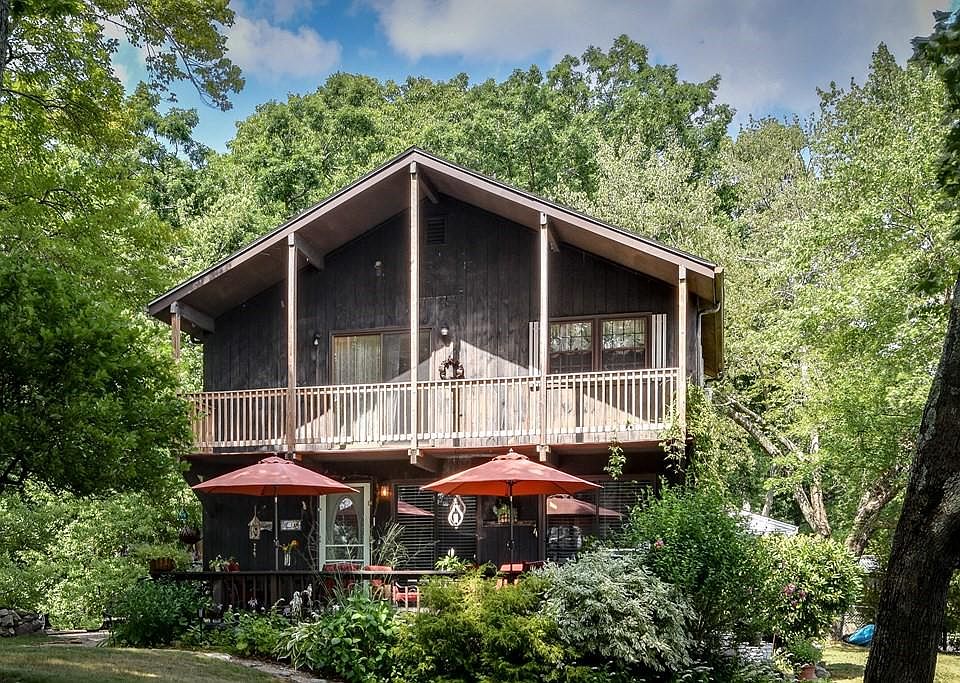 1st image of 293 Lakeshore Dr