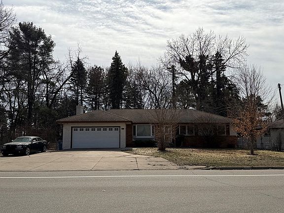 2nd image of 2199 Long Lake Rd