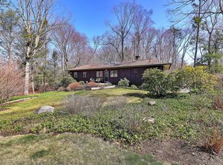 789 Donna Dr, Orange, CT 06477
