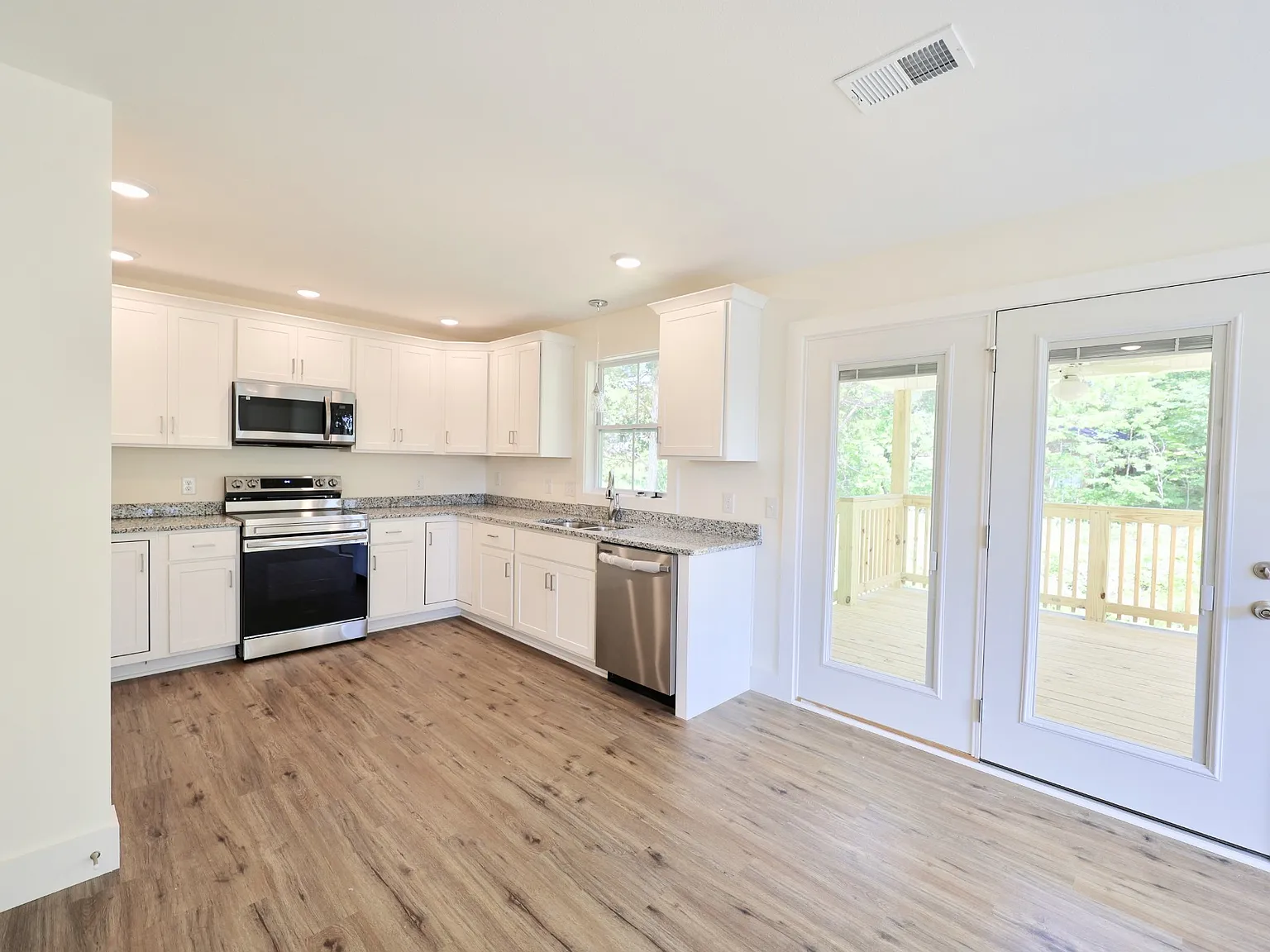 3 bed, 2.5 bath, 1521 sqft, $1,695 — Photo 4