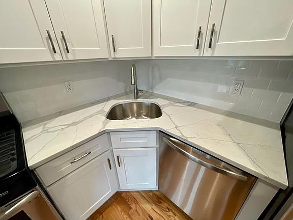 5th image of 101 Davison Ave Floor 2