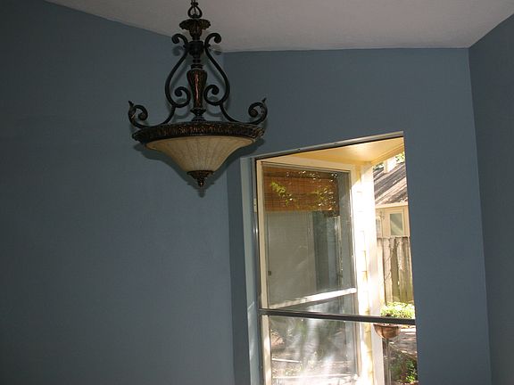 5th image of 15 Tulip Hill Ct