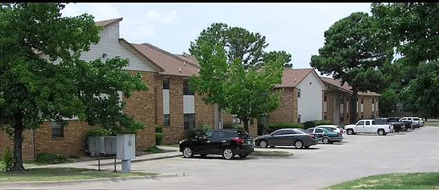 Rockford Garden Apartments — Photo 2