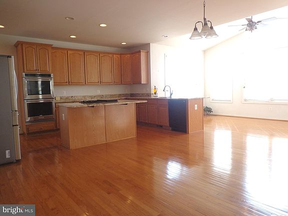 3rd image of 30 Pinehurst Ln