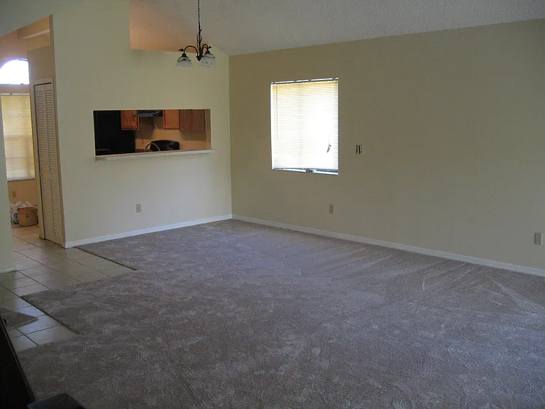 1042 Manigan Ave — Photo 12