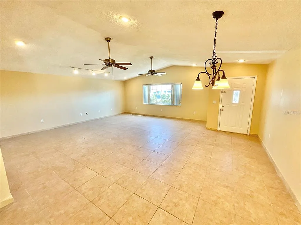 4 bed, 2.0 bath, 1588 sqft, $1,950 — Photo 3
