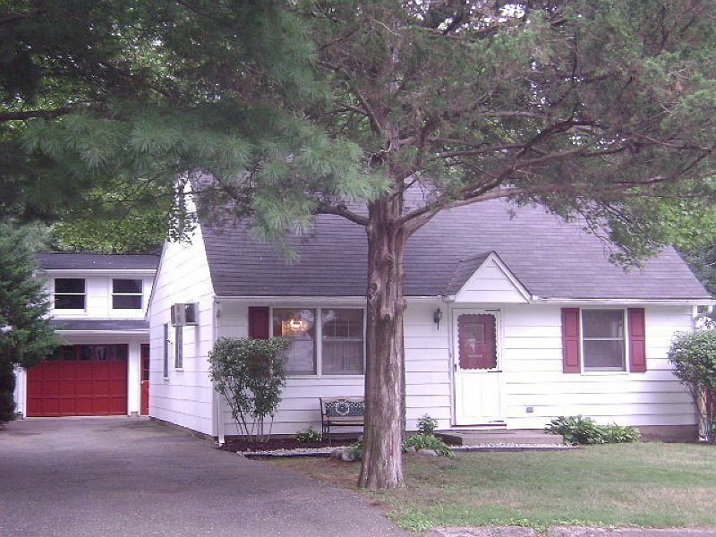 1st image of 9 Emmett Pl