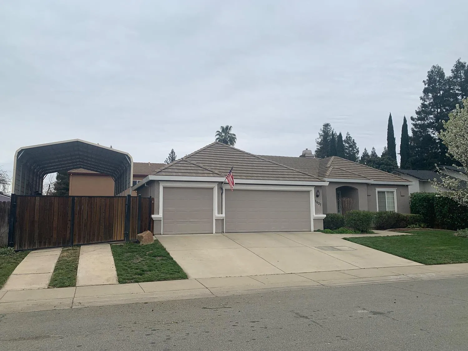 1427 Stoney Dr photo 1