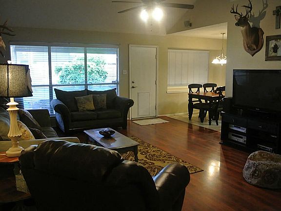 3rd image of 10914 Idlewood Ct