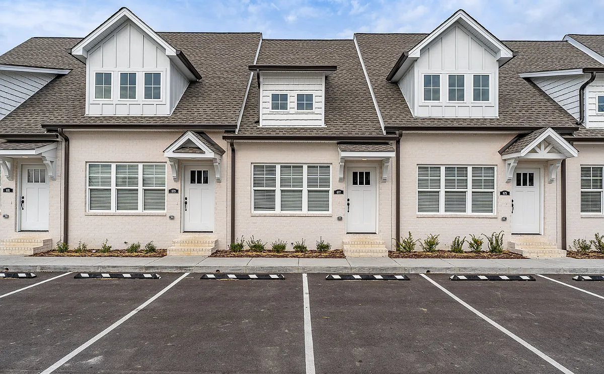 Building Photo - 677 Glenview Dr