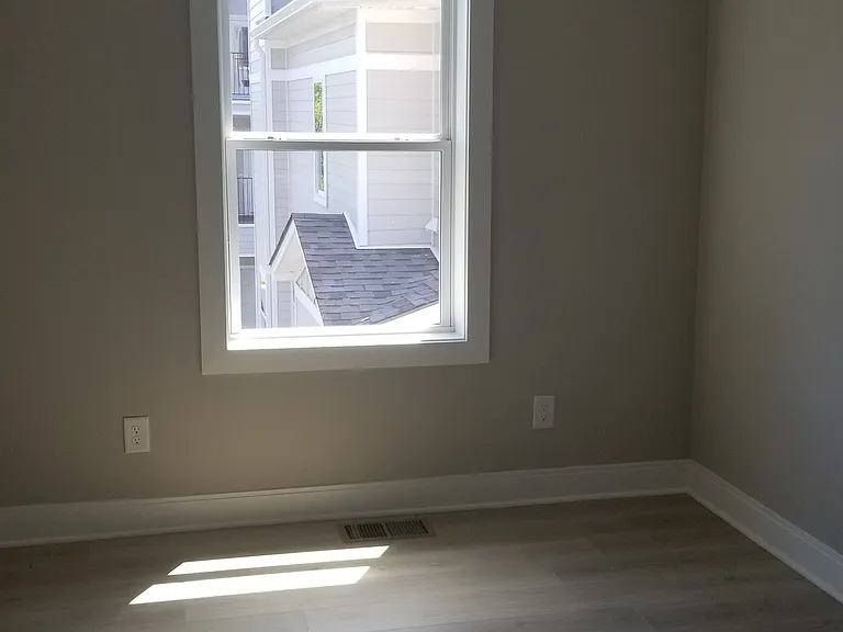 1121 Lawrence Ave #6 — Photo 16