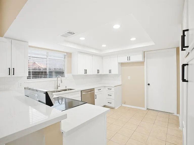 10506 Stockman Ln — Photo 8