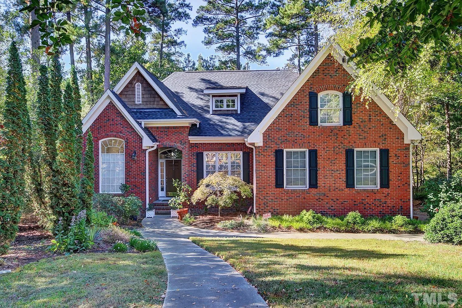 4 bed, 2.5 bath, 2350 sqft, $2,950 — Photo 1
