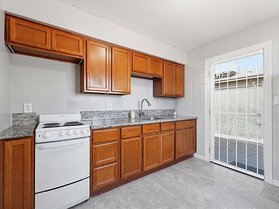 5th image of 1202 N 49th Pl Unit A