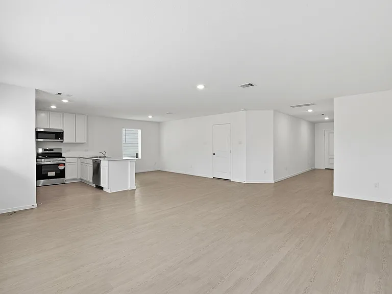 629 Craven St — Photo 9