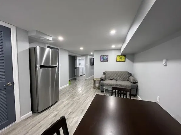 50 College Street image 23 of 31